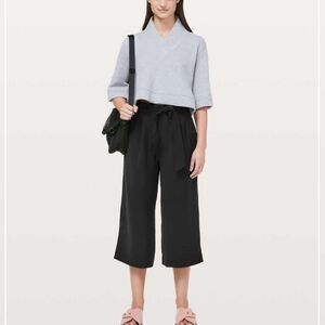 LULULEMON noir crop pants